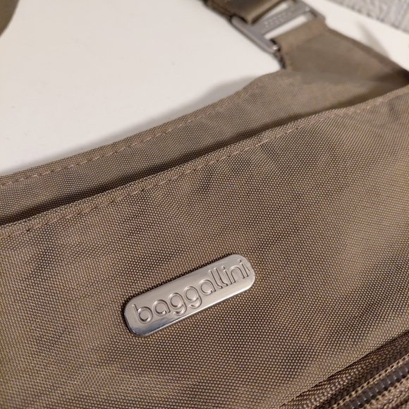 Baggallini Olive Crossbody Bag 11x11 - Picture 8 of 15